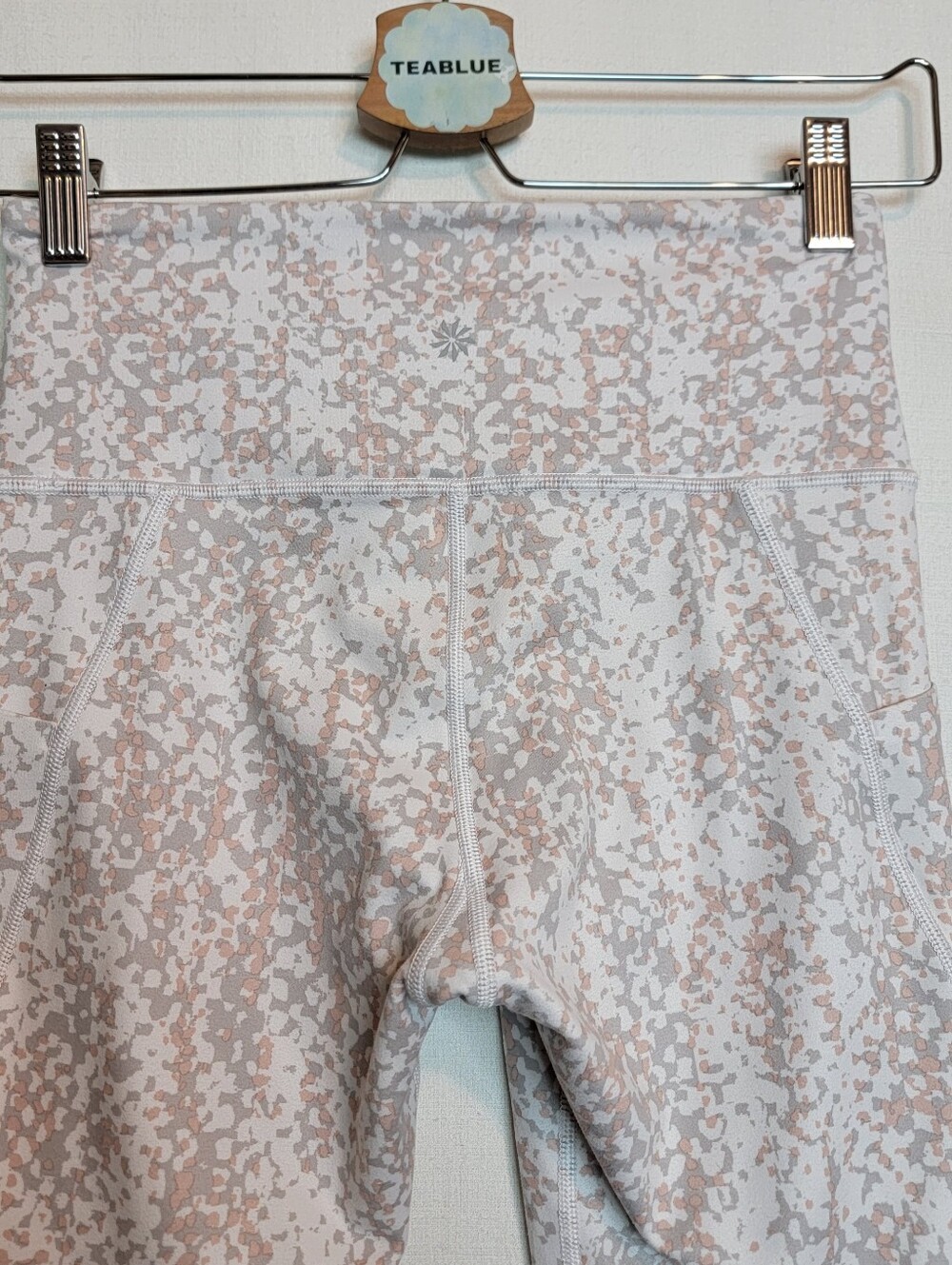 Athleta Salutation Stash Pocket Serpent Tight White Serpent Print XSP - Picture 10 of 13